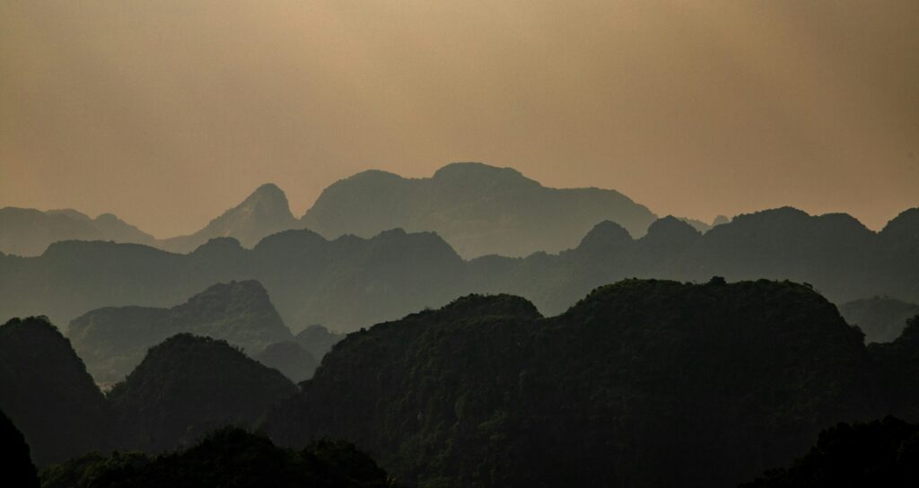 Illustration symbolique du chemin pour être soi-même authentique et vivre aligné·e