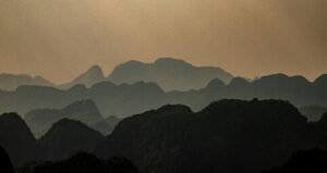 Illustration symbolique du chemin pour être soi-même authentique et vivre aligné·e